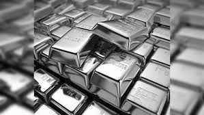 इस साल चांदी ने दिया सबसे ज्यादा रिटर्न, पहली बार 1.11 लाख रुपये प्रति किलो के पार पहुंची कीमत