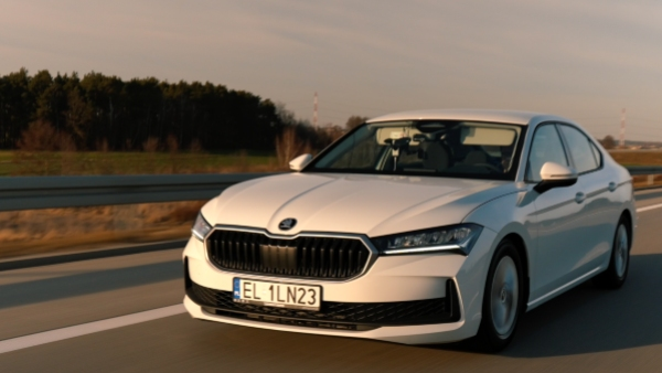 Skoda Superb ने बनाया गिनीज वर्ल्ड रिकॉर्ड, 66-लीटर फ्यूल में तय किए 2,831 किलोमीटर का सफर