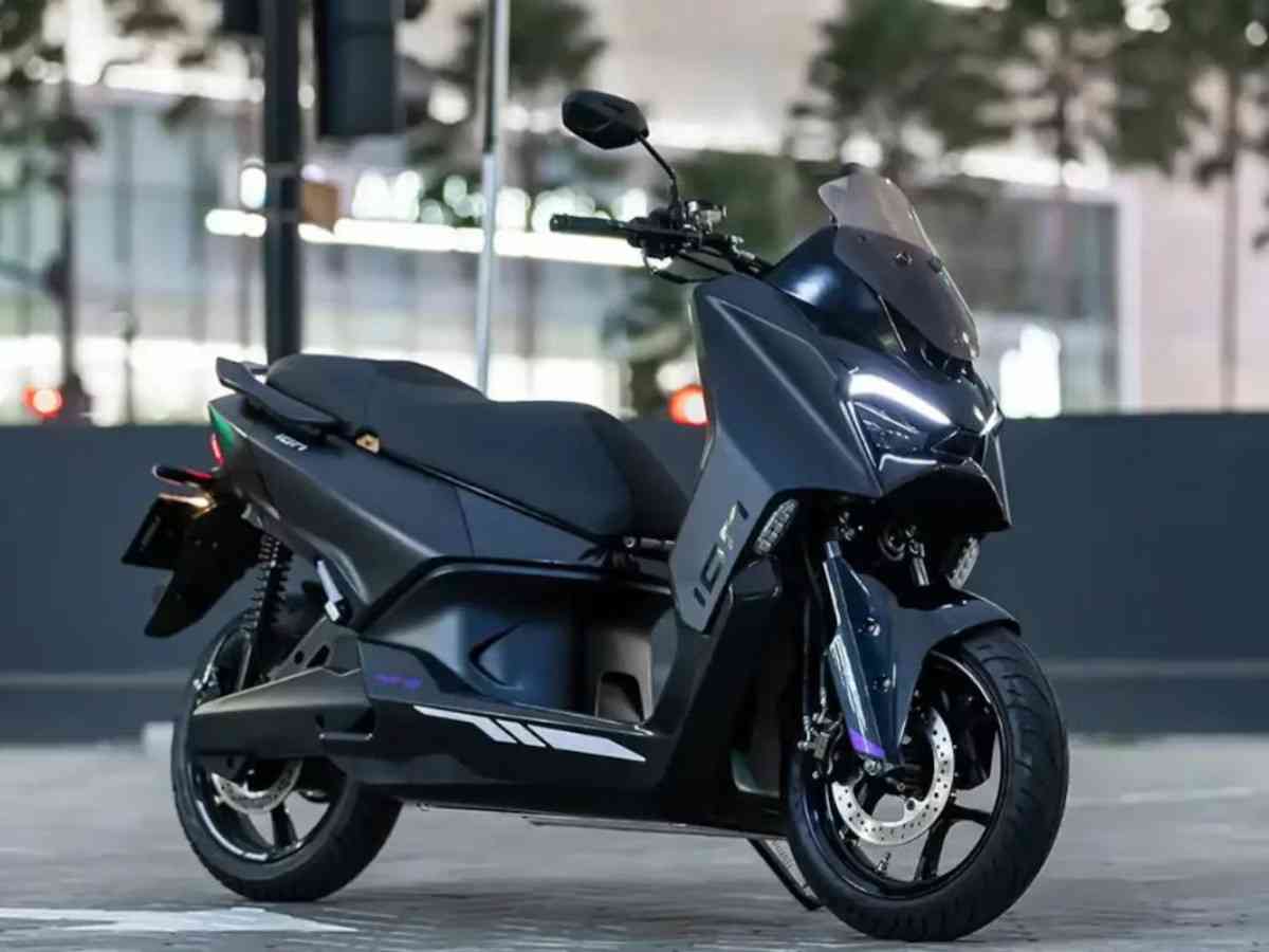 TVS ला रहा कमाल का मैक्सी इलेक्ट्रिक स्कूटर, मिलेगा 7-इंच TFT डिस्प्ले और 150km की रेंज