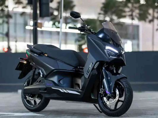 TVS ला रहा कमाल का मैक्सी इलेक्ट्रिक स्कूटर, मिलेगा 7-इंच TFT डिस्प्ले और 150km की रेंज