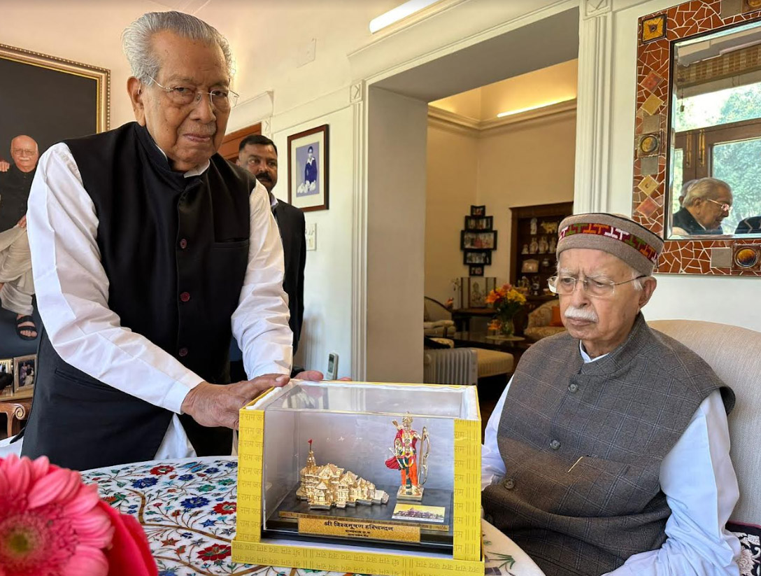 राज्यपाल हरिचंदन ने की लालकृष्ण आडवाणी से मुलाकात