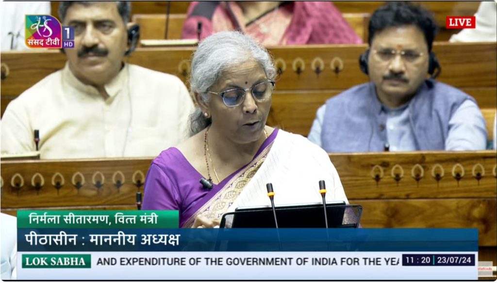 सीतारमण ने पेश किया लगातार सातवां बजट, वित्तमंत्री ने कहा- मुश्किलों दौर में चमक रही है इंडियन इकोनॉमी, गरीब, महिला, युवा और अन्नदाता पर फोकस