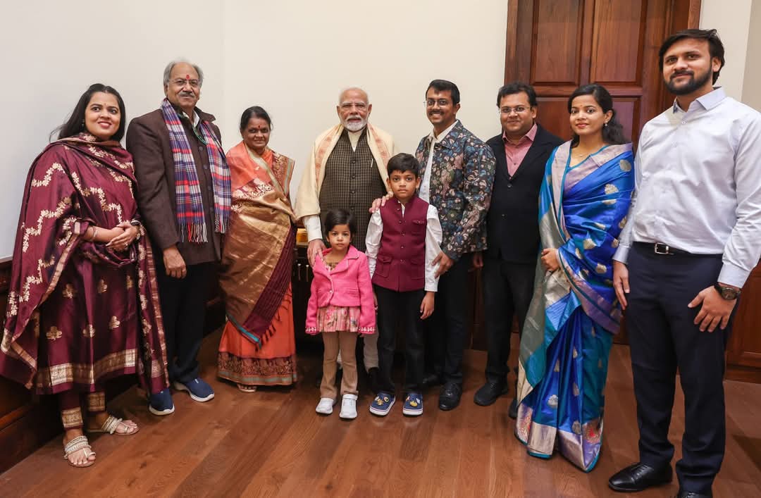 बृजमोहन अग्रवाल परिवार की प्रधानमंत्री नरेंद्र मोदी से आत्मीय भेंट...
