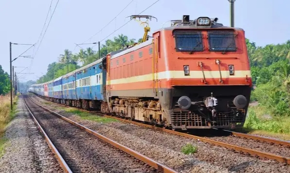 दिवाली और छठ पूजा पर यात्रियों के लिए चलेंगी 12 हजार स्पेशल ट्रेनें