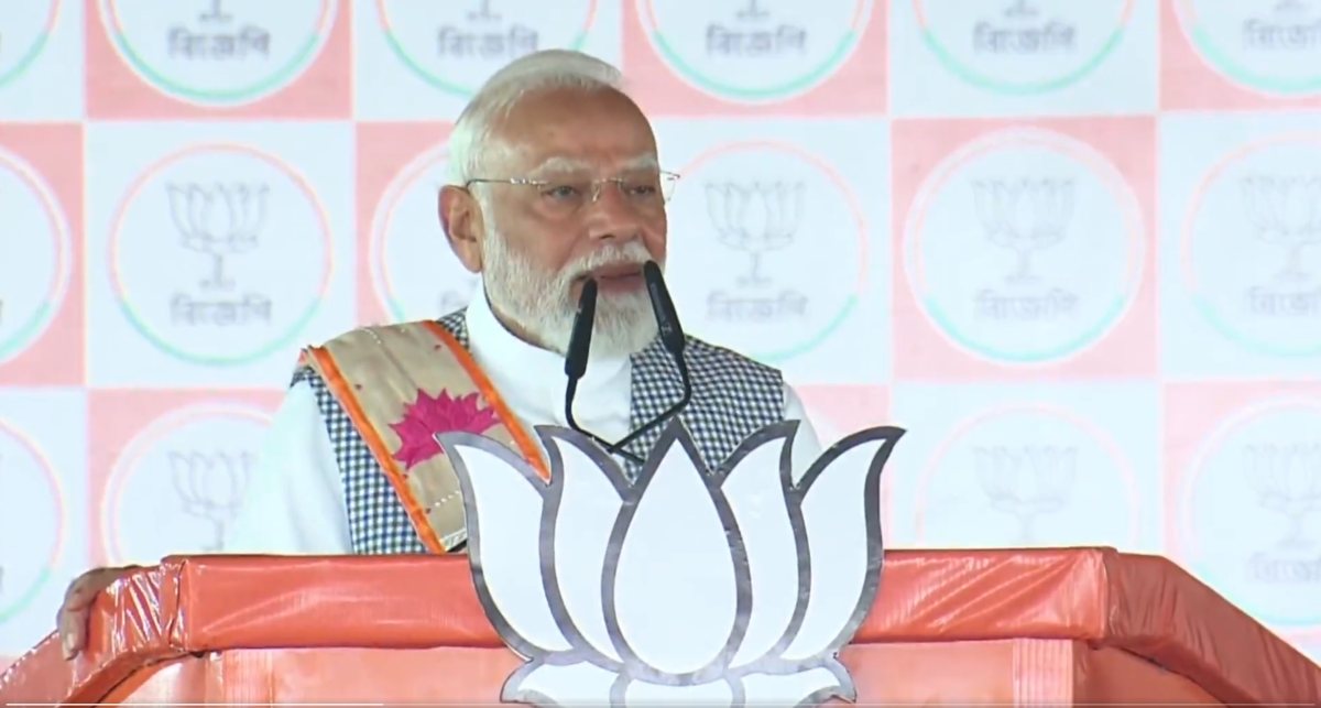 बंगाल चुनाव: प्रचार के अंतिम दिन बैरकपुर में गरजे पीएम मोदी, TMC पर साधा निशाना