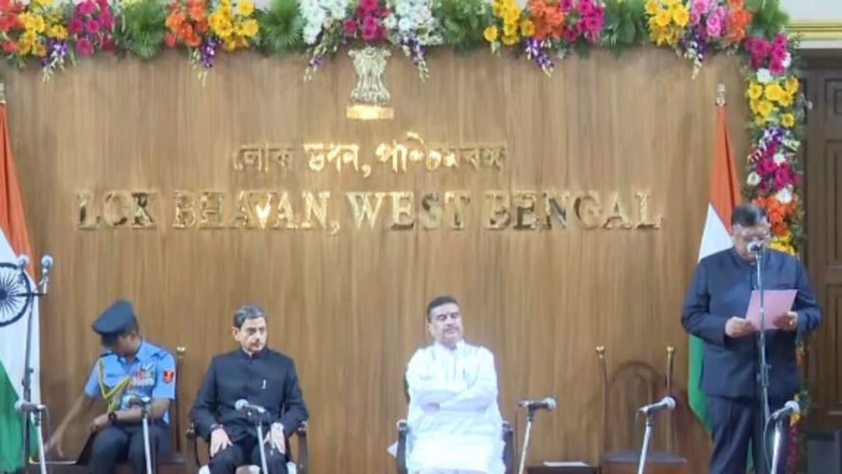 मुख्यमंत्री शुभेंदु अधिकारी के मंत्रिमंडल का हुआ विस्तार, नवन्ना में 35 विधायकों ने ली शपथ