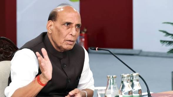 राजनाथ सिंह ने राहुल गांधी को दी नसीहत, बोले- टकराव नहीं, संवाद और राष्ट्र निर्माण का रास्ता चुनें