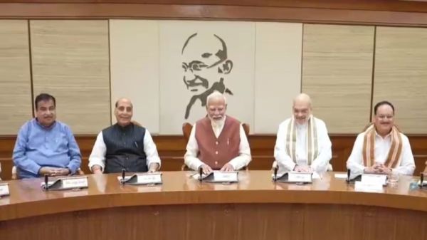 किसानों के लिए खुशखबरी: मोदी सरकार ने &lsquo;फसल बीमा योजना&rsquo; का बढ़ाया बजट, 69,515 करोड़ रुपये को दी मंजूरी, DAP पर भी बढ़ाई सब्सिडी