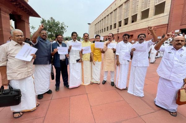 नन की गिरफ्तारी पर सियासी तूफान: संसद में विपक्ष का प्रदर्शन, राहुल गांधी ने साधा निशाना