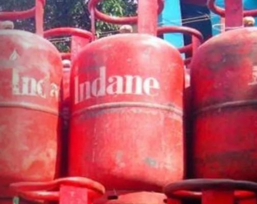 देशभर में आज से गैस सिलेंडर हुआ सस्ता, जाने कितना कम हो गया सिलेंडर का दाम