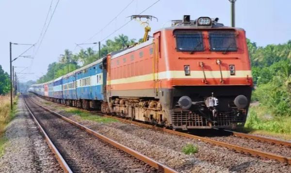 दिवाली और छठ पूजा पर यात्रियों के लिए चलेंगी 12 हजार स्पेशल ट्रेनें