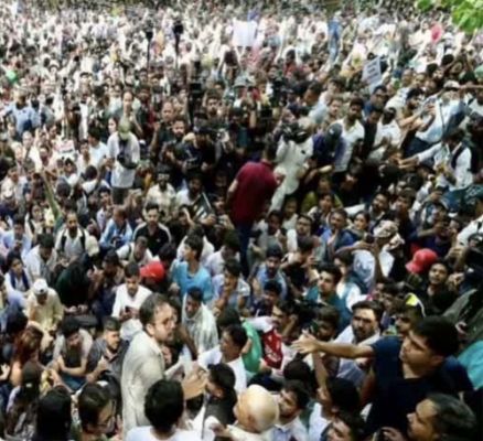 पेपर लीक के विरोध में जंतर-मंतर पर CJP का प्रदर्शन, धर्मेंद्र प्रधान के इस्तीफे की मांग तेज