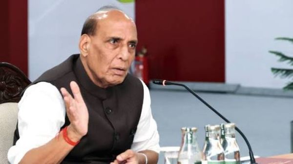 राजनाथ सिंह ने राहुल गांधी को दी नसीहत, बोले- टकराव नहीं, संवाद और राष्ट्र निर्माण का रास्ता चुनें