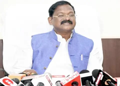 आईटी छापे पर पूर्व मंत्री अमरजीत ने सरकार से पूछा &ndash; 