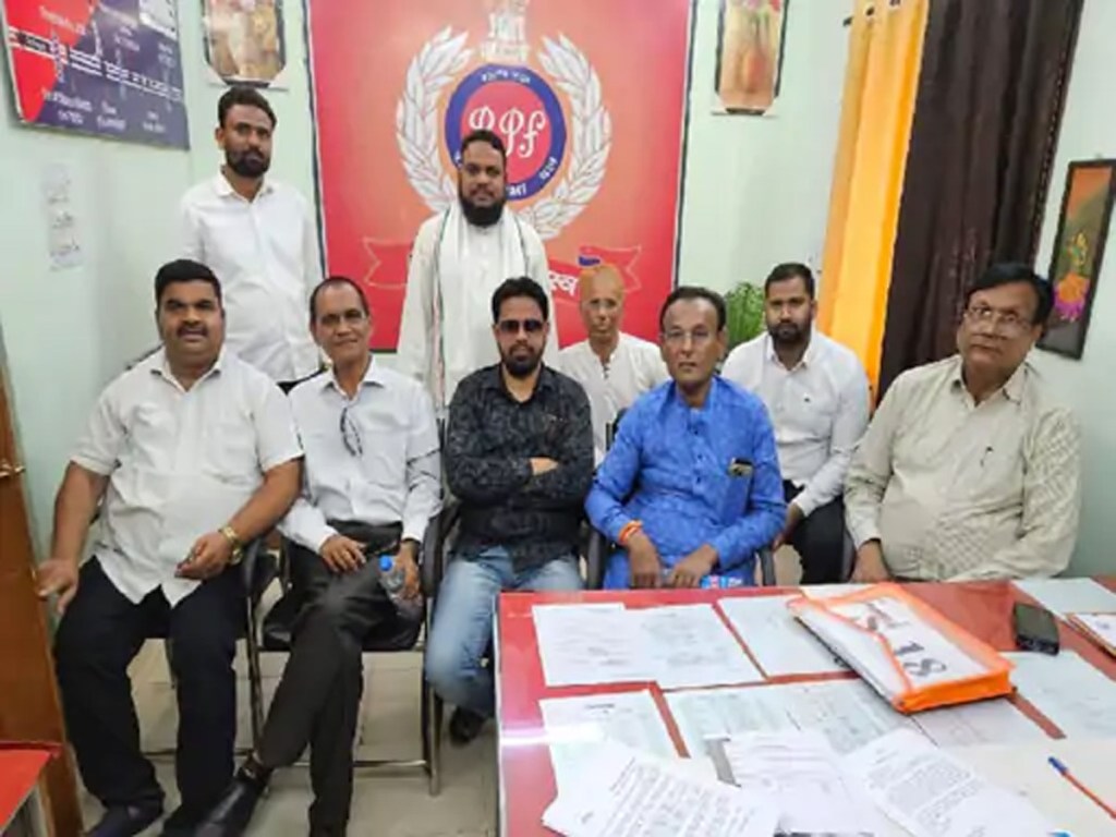 कांग्रेस के 6 नेताओं को रेलवे पुलिस ने किया अरेस्ट, मालगाड़ी रोकने का मामला