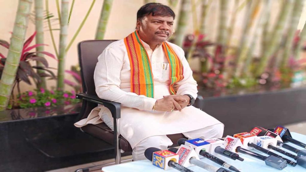 मंत्री कश्यप का कांग्रेस को चुनौती, कहा &ndash; किसी एक सीट पर जीतकर बताएं कांग्रेसी