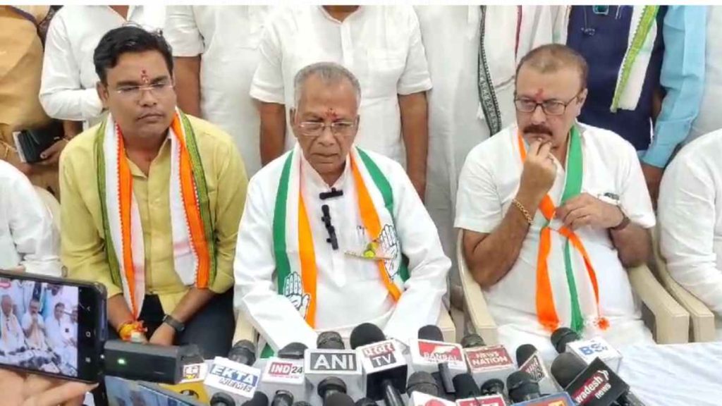 लोकसभा प्रत्याशी ताम्रध्वज साहू का बड़ा बयान, कहा &ndash; जिस अस्पताल में मोदी और डॉ. रमन पैदा हुए, जिस स्कूल में पढ़ाई किए उसे कांग्रेस ने बनाया, यही हमारी उपलब्धि