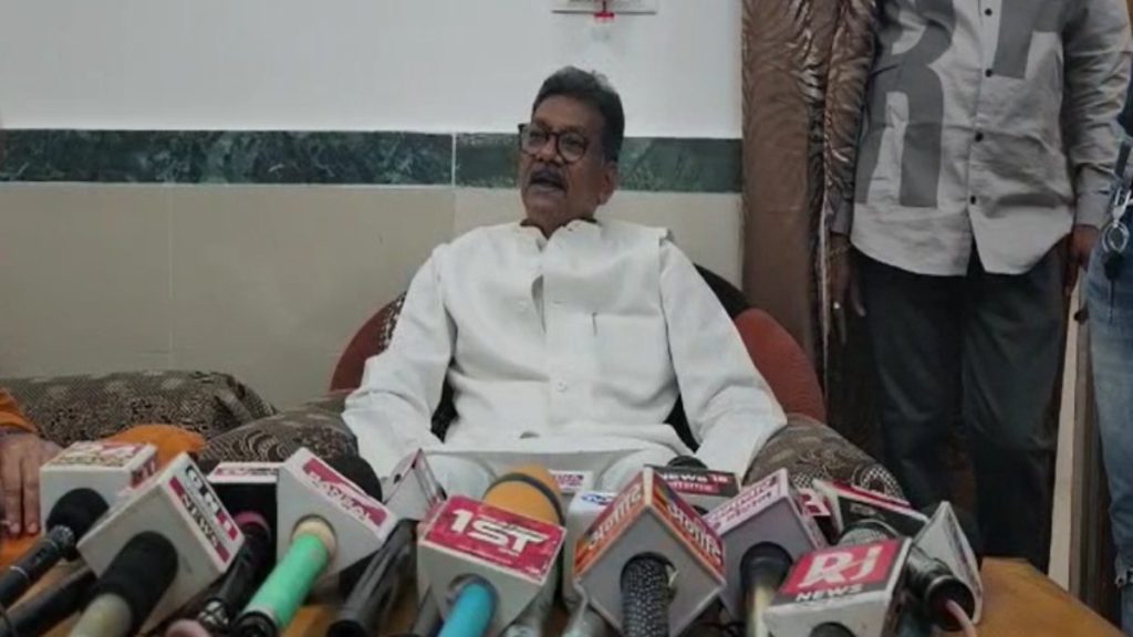 कांग्रेस के बागी नेताओं की घर वापसी पर नेता प्रतिपक्ष महंत का बड़ा बयान, कहा- नेताओं ने गलती स्वीकार करते हुए मांगी है क्षमा&hellip;