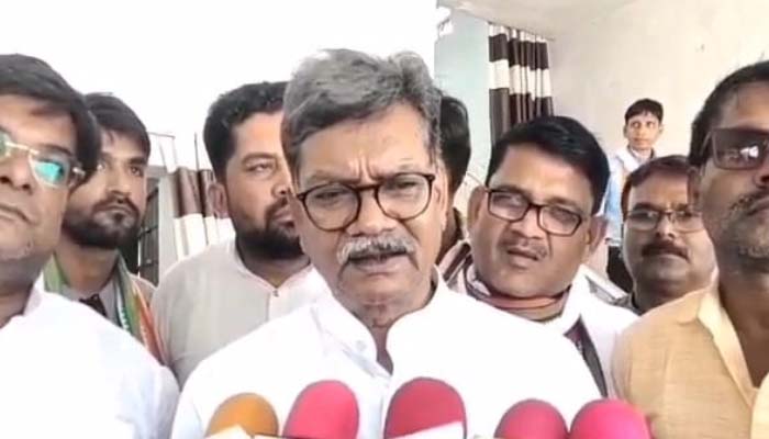 जो अभी संसद नहीं पहुची है और झूठ पर झूठ बोले जा रही हैं : चरणदास महंत