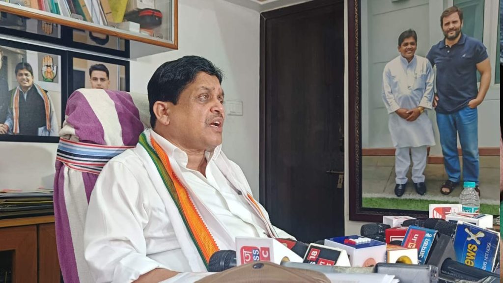 &lsquo;मोहब्बत की दुकान&rsquo; पर डिप्टी सीएम अरुण साव बोले ग्राहकों का टोटा, पूर्व मंत्री शिव डहरिया ने किया पलटवार, कहा-