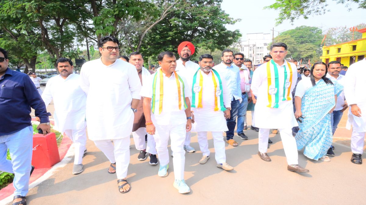 सेंट्रल जेल में बंद पूर्व मंत्री कवासी लखमा से मिलने पहुंचे प्रदेश प्रभारी सचिन पायलट, सरकार पर लगाए गंभीर आरोप