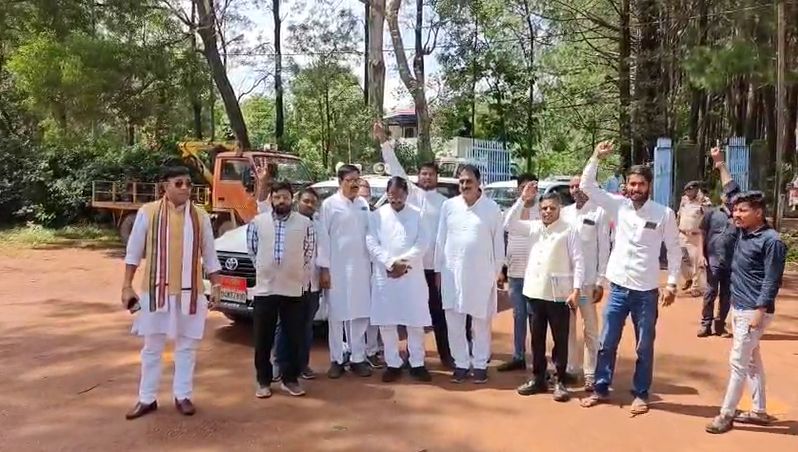 किसानों की समस्या को लेकर मुख्यमंत्री को ज्ञापन देने जा रहे पूर्व मंत्री भगत हिरासत में