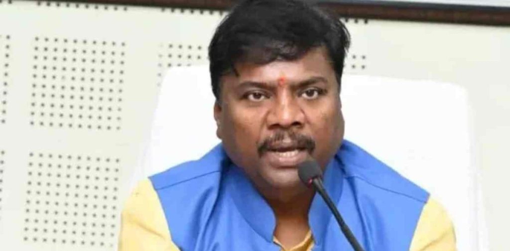 आर्थिक नाकेबंदी के ऐलान पर मंत्री केदार कश्यप ने कसा तंज, कहा- कांग्रेस ने तो प्रदेश का धन गांधी परिवार के लिए अधिग्रहित कर लिया था&hellip;