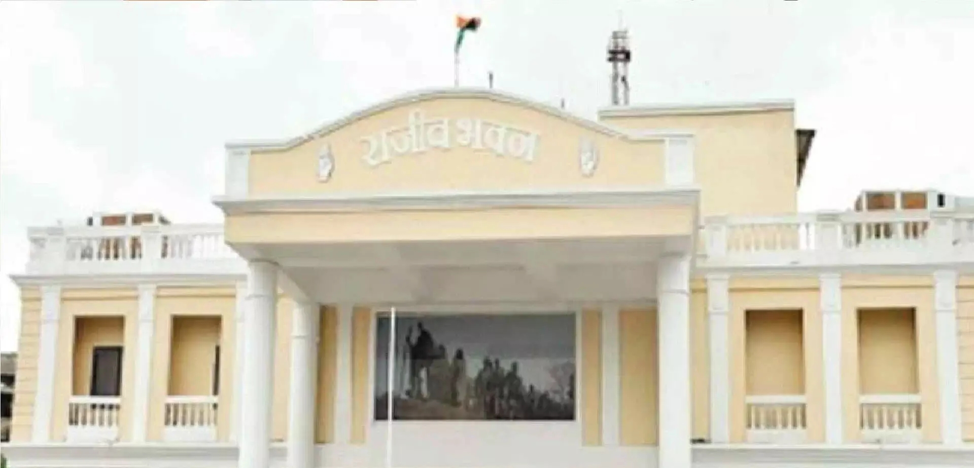 अनुशासनहीनता प्रस्ताव के बाद रविंद्र चौबे ने राजीव भवन पहुंचकर दीपक बैज से की मुलाकात