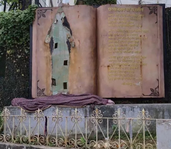 छत्तीसगढ़ महतारी की मूर्ति तोड़फोड़ मामले में सियासत गरमाई : क्रांति सेना का प्रदर्शन, भूपेश बघेल ने की निंदा, जोगी ने बताया महतारी का अपमान