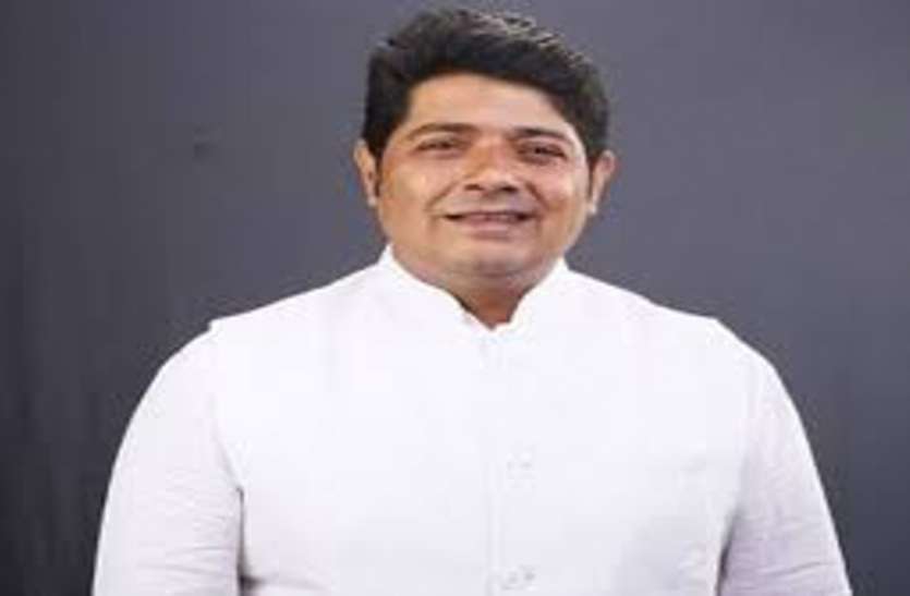 जब चौपाटी का डिजाइन अफसरों ने पास किया था, तब अवैध नहीं लगा &mdash; अब विधायक की जिद पर सैकड़ों परिवारों की रोज़गार पर खतरा"- पूर्व महापौर एजाज़ ढेबर