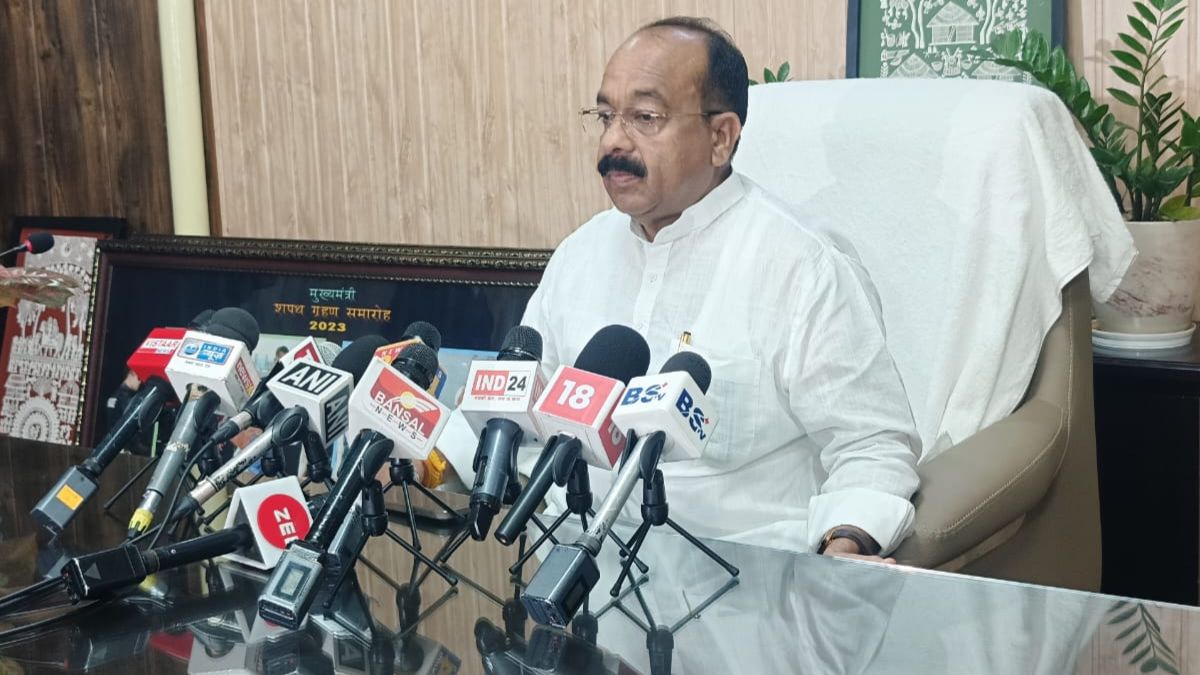 पूर्व मुख्यमंत्री बघेल के &lsquo;सर्वे&rsquo; पोस्ट पर उप मुख्यमंत्री अरुण साव का पलटवार, कहा-