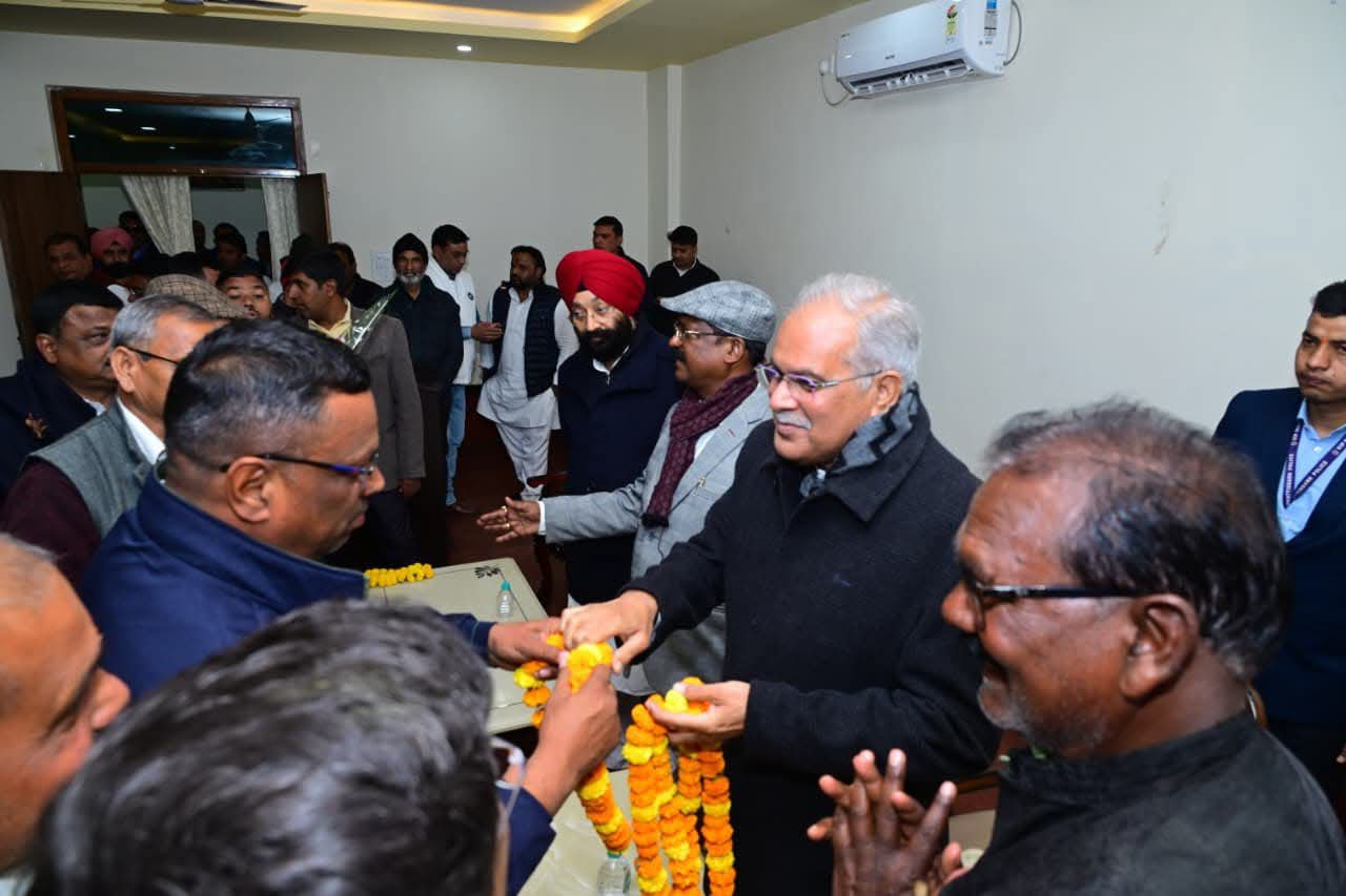 भूपेश बघेल के सरगुजा दौरे में उजागर हुई कांग्रेस की गुटबाजी