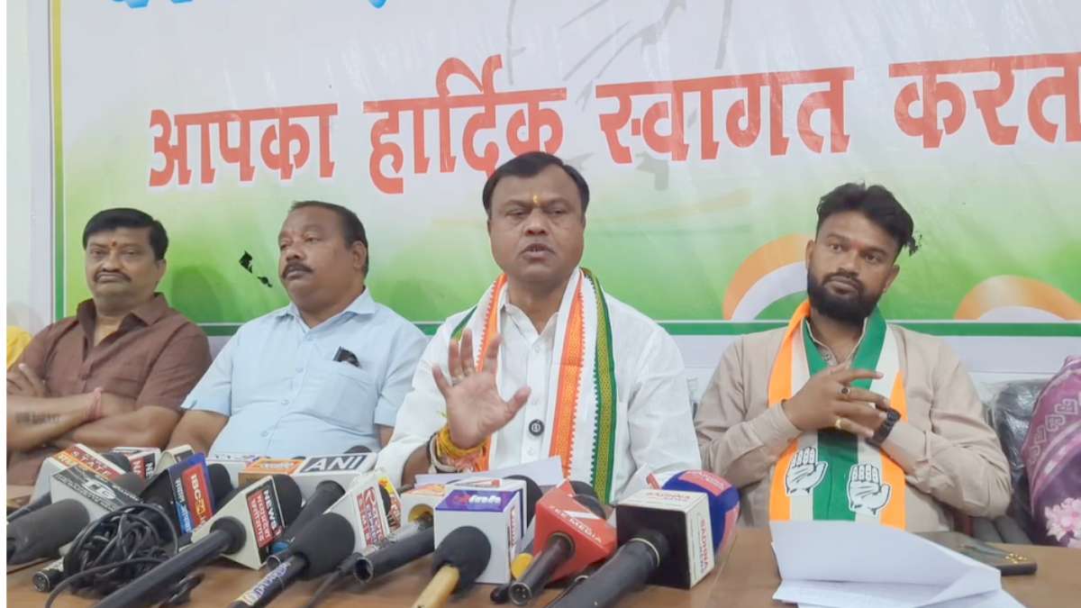 &ldquo;साड़ी खरीदी में भ्रष्टाचार का आरोप: दीपक बैज ने सरकार पर साधा निशाना&rdquo;