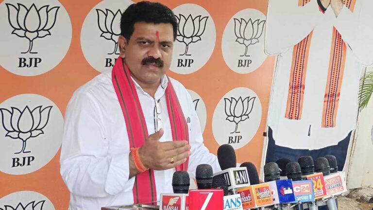 घुसपैठ पर सख्ती की तैयारी, बंगाल दौरे से लौटे डिप्टी CM विजय शर्मा का बयान