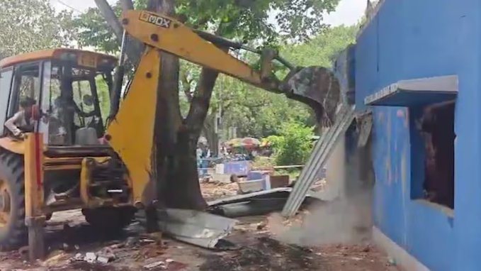 बंगाल में बुलडोजर एक्शन जारी&hellip; अब SAIL की जमीन पर बना TMC नेता का दफ्तर ध्वस्त, तृणमूल कांग्रेस ने लगाया &lsquo;टारगेट पॉलिटिक्स&rsquo; का आरोप