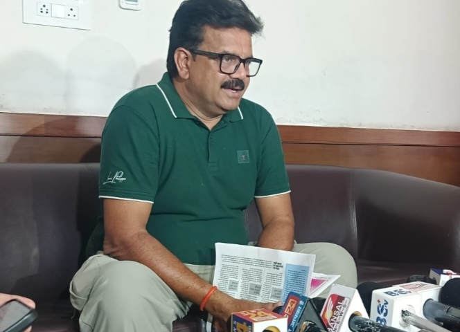 &lsquo;हाईजैक सरकार&rsquo; बयान पर अटल श्रीवास्तव का समर्थन, भाजपा सरकार को बताया कठपुतली
