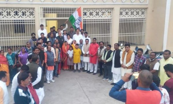 भारत जोड़ो न्याय यात्रा पर हमले के खिलाफ रायपुर के गांधी मैदान में कांग्रेस द्वारा किया गया मौन प्रदर्शन