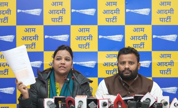 प्रेस कांफ्रेंस में दिल्ली के आप विधायक कुलदीप कुमार और छत्तीसगढ़ की प्रदेश सचिव और प्रवक्ता प्रियंका ने बीजेपी सरकार पर जमकर निशाना साधा