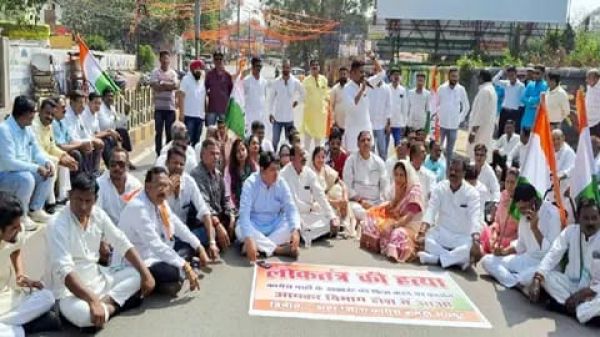 बैंक अकाउंट फ्रीज करने विरोध में छत्तीसगढ़ कांग्रेस का प्रदर्शन