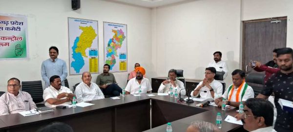 लोकसभा चुनाव की प्रदेश कांग्रेस की महत्वपूर्ण बैठके संपन्न,प्रभारी ने लिये वार रूम लोकसभा समन्वयको, मोर्चा, विभाग अध्यक्षों की बैठक