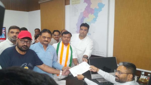 गृहमंत्री के खिलाफ FIR की मांग, कांग्रेस ने आचार संहिता का उल्लंघन करने का लगाया आरोप