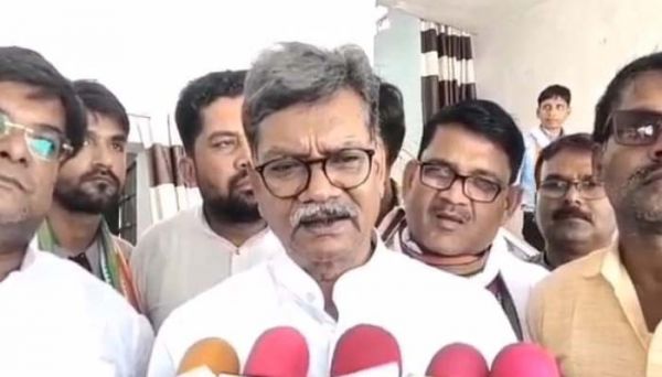 जो अभी संसद नहीं पहुची है और झूठ पर झूठ बोले जा रही हैं : चरणदास महंत