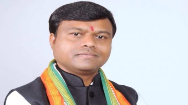 स्कूल पर गरमाई सियासत : कांग्रेस ने पीएमश्री स्कूल में आत्मानंद के विलय पर विरोध की दी चेतावनी