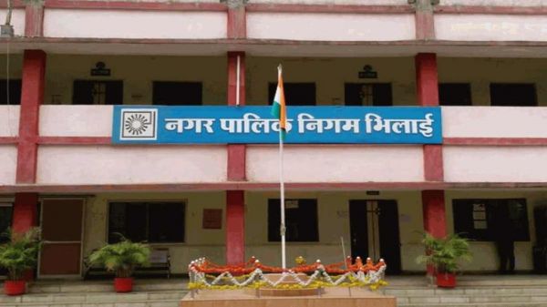 भिलाई में शहर सरकार पर मंडरा रहा खतरा : कांग्रेस के तीन पार्षदों ने दिया इस्तीफा