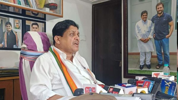 &lsquo;मोहब्बत की दुकान&rsquo; पर डिप्टी सीएम अरुण साव बोले ग्राहकों का टोटा, पूर्व मंत्री शिव डहरिया ने किया पलटवार, कहा-