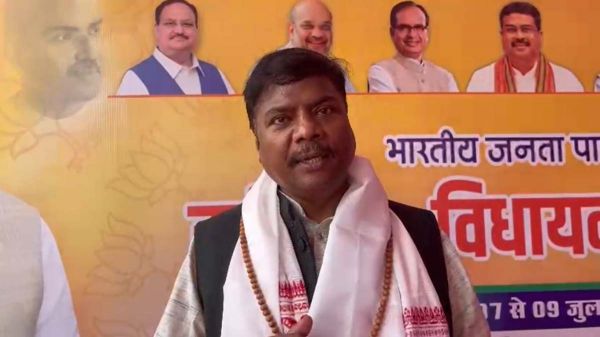 खरगे के छत्तीसगढ़ दौरे को लेकर सियासत : मंत्री केदार कश्यप ने कहा &ndash; कांग्रेस सरकार में किसानों को दो साल का बोनस नहीं मिला, आज किस मुंह से खरगे जी आ रहे&hellip;