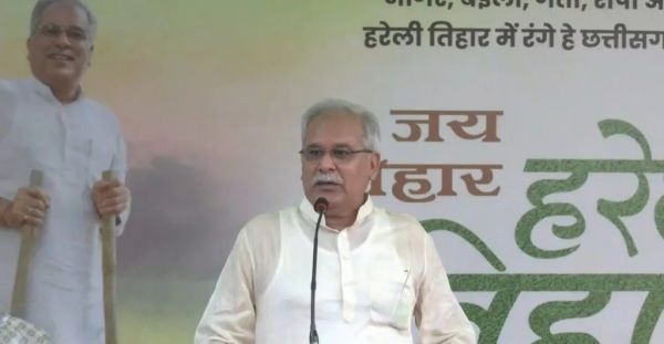 पुत्र चैतन्य की गिरफ्तारी पर पूर्व सीएम ने कसा तंज, कहा- इनके दिमाग में बसा हुआ है भूपेश बघेल का डर&hellip;