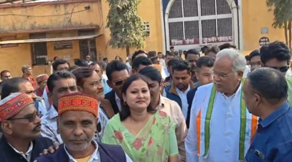 जैजैपुर विधायक बालेश्वर साहू से जेल में मिले पूर्व मुख्यमंत्री भूपेश बघेल, भाजपा पर लगाए गंभीर आरोप