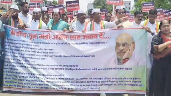 गृहमंत्री अमित शाह को ज्ञापन देने निकले कांग्रेसी, पुलिस ने बीच रास्ते में रोका, दीपक बैज ने सरकार पर साधा निशाना