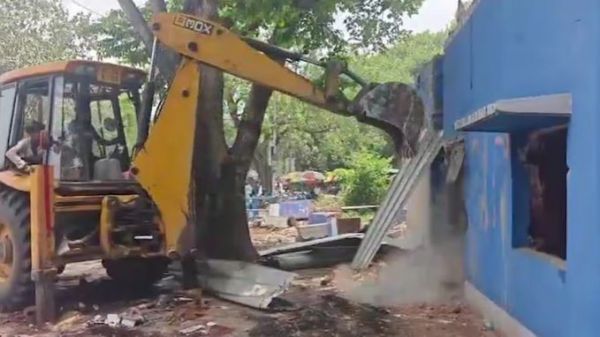 बंगाल में बुलडोजर एक्शन जारी&hellip; अब SAIL की जमीन पर बना TMC नेता का दफ्तर ध्वस्त, तृणमूल कांग्रेस ने लगाया &lsquo;टारगेट पॉलिटिक्स&rsquo; का आरोप